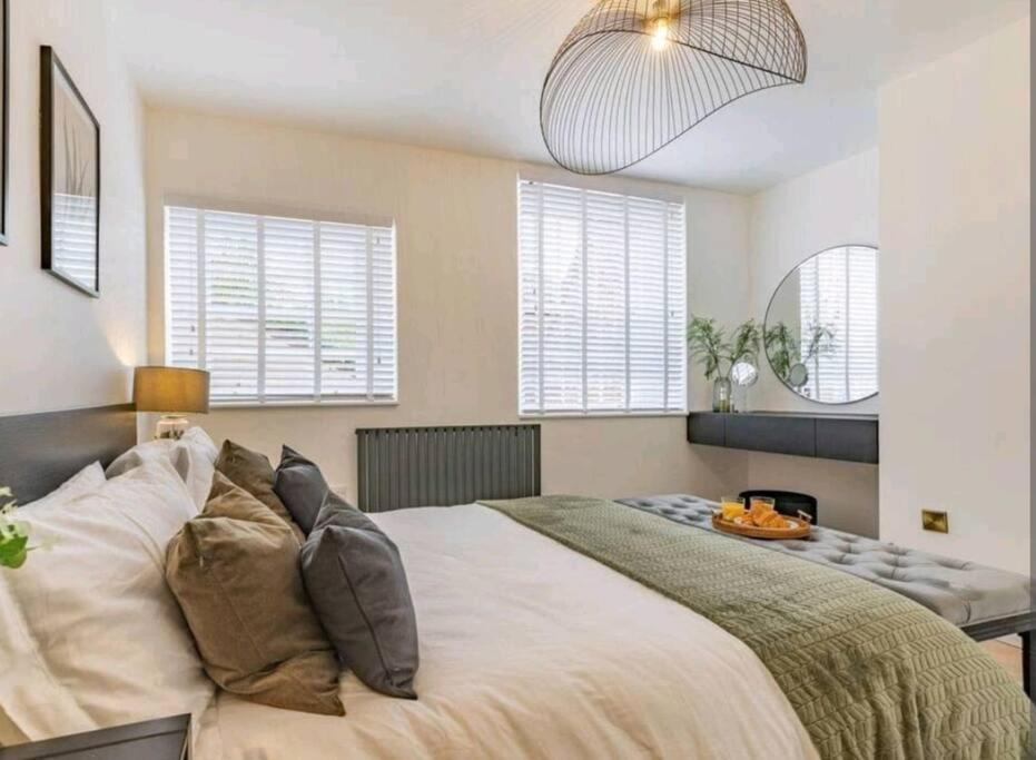 St Marg'S Hideaway; Grade II Listed Luxury Apartment In The Heart Of Cheltenham - Gateway To The Cotswolds! Sleeps 4 - Outdoor Seating And Free Private Parking! Ngoại thất bức ảnh