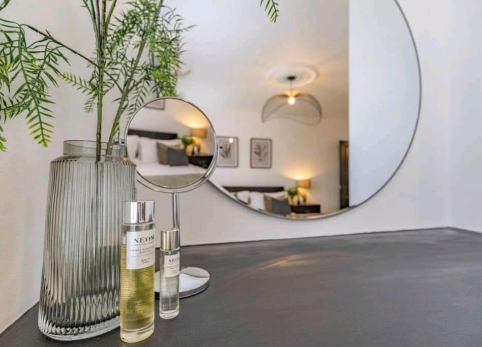 St Marg'S Hideaway; Grade II Listed Luxury Apartment In The Heart Of Cheltenham - Gateway To The Cotswolds! Sleeps 4 - Outdoor Seating And Free Private Parking! Ngoại thất bức ảnh