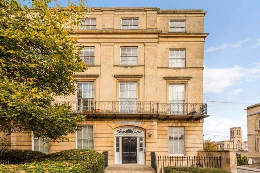 St Marg'S Hideaway; Grade II Listed Luxury Apartment In The Heart Of Cheltenham - Gateway To The Cotswolds! Sleeps 4 - Outdoor Seating And Free Private Parking! Ngoại thất bức ảnh